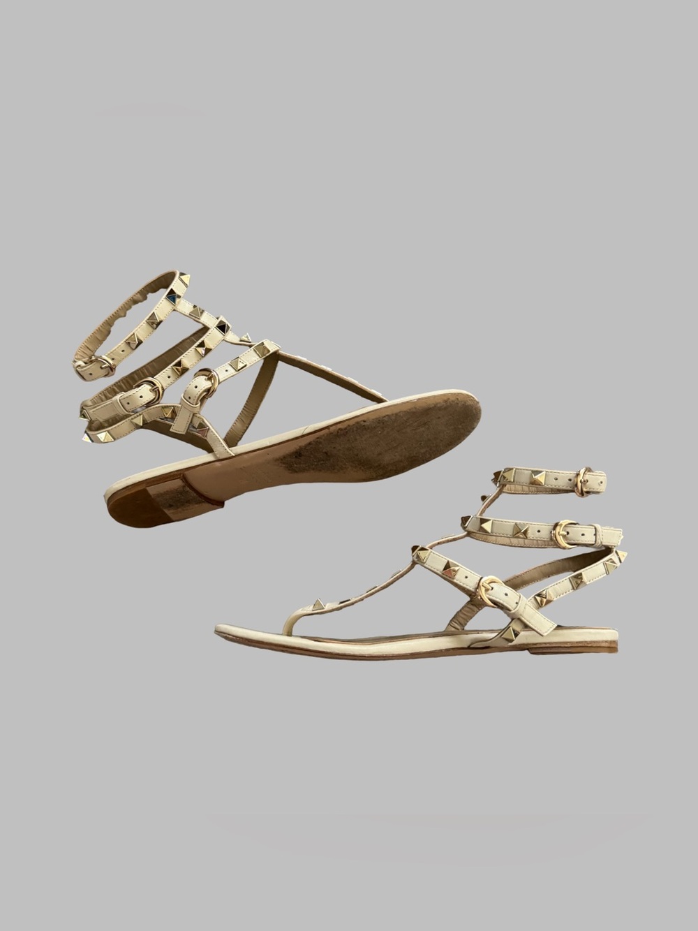 VALENTINO GARAVANI Rockstud Cream Strappy Flat Sandals Size 38 (7) - Picture 2 of 10